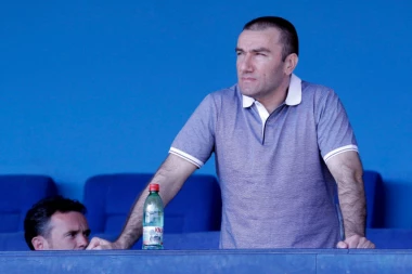 (VIDEO) Dejan Čurović otišao u legendu na stadionu Vitesea: "Ti si DJ Superstar u raju!"