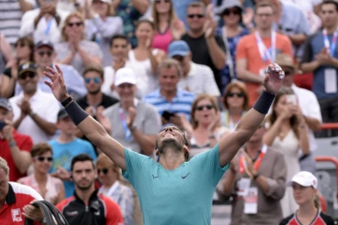 Nadal dalje bez borbe, Osaka u trećem kolu igra sa 15-godišnjom senzacijom