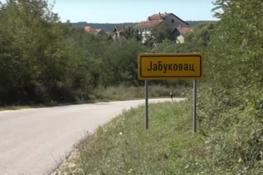 SVI U ČUDU NAKON HAPŠENJA U JABUKOVCU: Davor je najbolji automehaničar u okolini, ali je pre 13 godina napravio veliki problem!