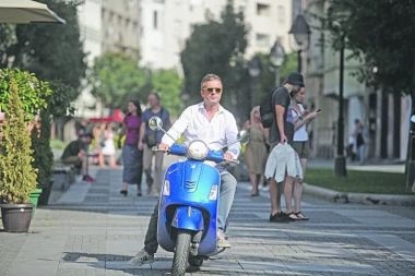 Bahatog Sergeja policija uhvatila u vožnji bez vozačke dozvole i kacige