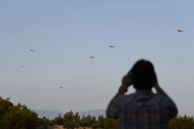 Četvrti dan kako se bore protiv požara u Grčkoj za koji sumnjaju da je možda podmetnut