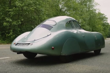 Izgleda kao NLO! Provozao je najstariji porše na svetu, izgleda čudno, a evo kako radi