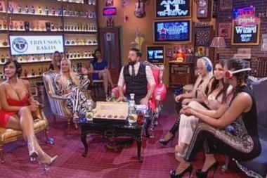 (VIDEO) Prosipale bezobrazluk i psovke u programu uživo: Ljudi zgroženi o čemu to zadrugarke pričaju na Pinku!