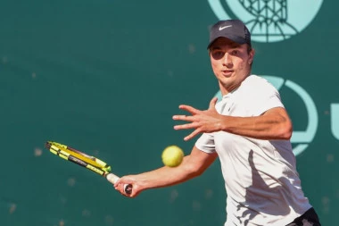 Kecmanović odučio Mađara od tenisa za polufinale u Dohi!