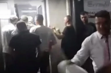 (VIDEO) SKANDALOZNO! Tomor Morina u rodnom Đakovu dočekan kao heroj, uz muziku i pokliče!