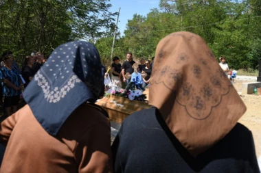 Srpski običaj morbidan do koske! Crna svadba - dan kada se živa verenica udaje za mrtvog mladića, dok se porodica veseli na groblju