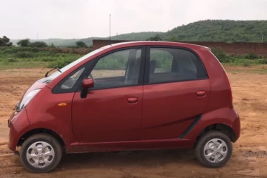 (VIDEO) Nije Jugo nego Tata! Ameri testirali najjeftiniji, NAJMANJI I NAJGORI auto svih vremena!