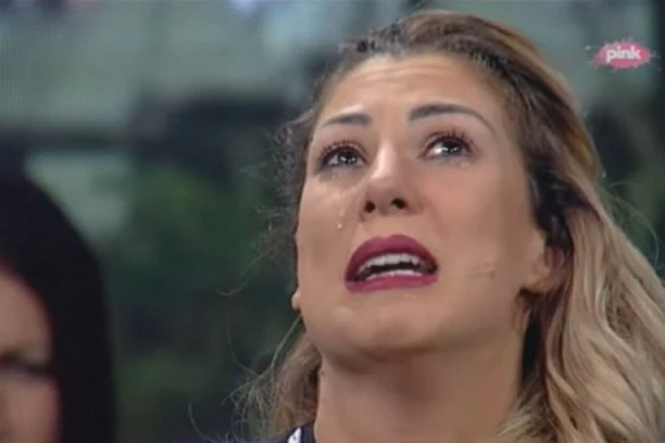 (FOTO) NOVA AFERA DRMA ESTRADU! Nadežda otkrila: Ova članica Hurricane je želela da joj preotme Tomu! Nabacivala mu se, on je oduvao!
