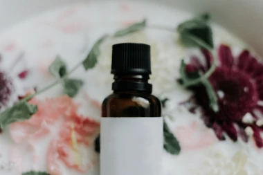 Napravite same prirodnu masku za kosu, trepavice i obrve!