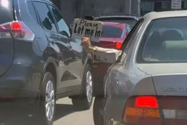 (VIDEO) Kako se prestrojiti u špicu - lepa reč i gvozdena vrata otvara