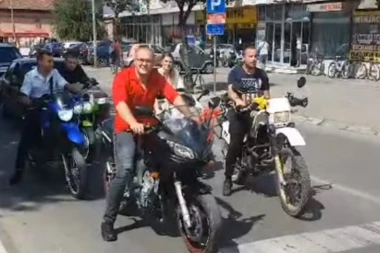 (VIDEO) Mladenci na motorima stigli pred matičara: O ovom nesvakidašnjem gestu bruji ceo Zaječar
