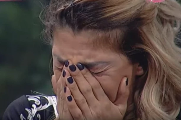 NAŠA PEVAČICA HITNO MORALA NA LEČENJE, PORODICA SE UKLJUČILA U SVE: Sve se otelo kontroli, tada nije verovala da će se ovako završiti!