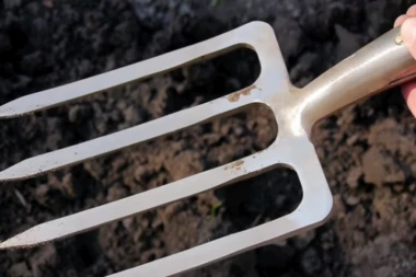 Napao komšiju vilom sa namerom da ga ubode u glavu!