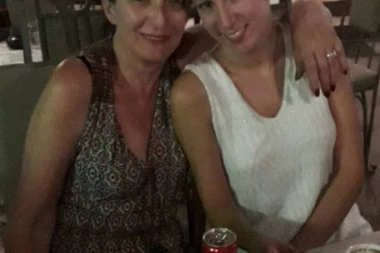 Te večeri su bili sa mnom: Tomina majka objavila sliku sa Nadeždom, čula se sa njenom porodicom!