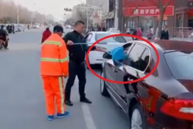 (VIDEO) Kakav laf! Idiot iz kola maltretirao radnika gradske čistoće, a ono što je uradio čovek koji je naišao će vas oduševiti