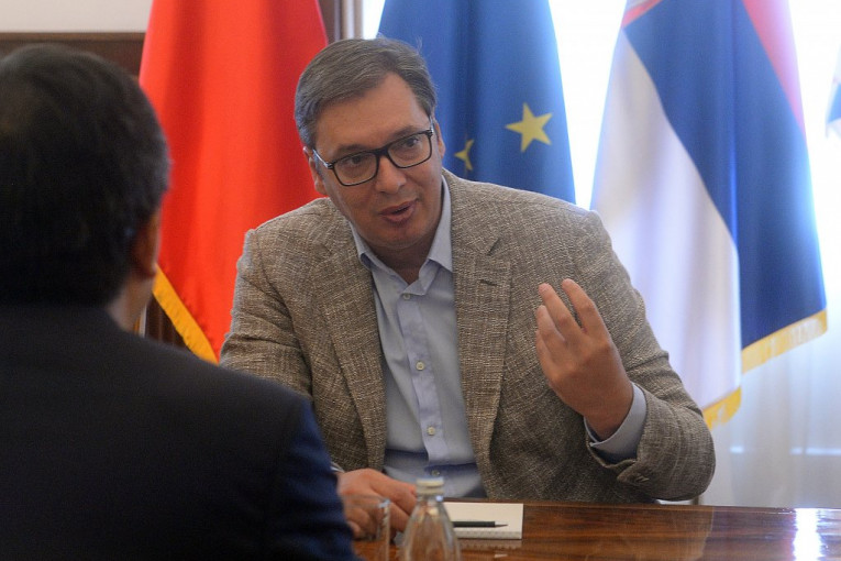 Vučić na potpisivanju ugovora sa kineskom kompanijom: Izgradnja deonice Koridora 11 vredna 70,5 miliona dolara