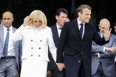 BRIŽIT MAKRON JE ROĐENA KAO MUŠKARAC!? Supruga francuskog predsednika u centru nezapamćenog predizbornog skandala! NAJAVLJENA TUŽBA!
