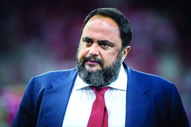 Marinakis iznenadio sve svojim potezom na poluvremenu!