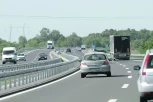 LUDNICA NA NOVOM AUTO-PUTU U CRNOJ GORI: Vozio automobil u suprotnom smeru, ostala vozila se sklanjala iz trake