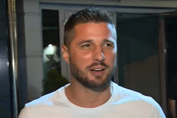 (FOTO) MOKAR I SKROZ OPUŠTEN! O ovoj slici svi bruje: Marko Miljković pokazao golotinju!