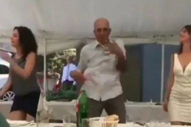 (VIDEO) Zbog ovog snimka ćete plakati od smeha: Počelo je kolo, a on je "OBJASNIO" KAKO SE IGRA