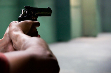 UHAPŠEN RAZBOJNIK U ŠAPCU: Upao čoveku u kuću, tražio mu novac, pa pucao iz revolvera!