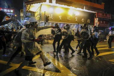 Ponovo sukobi policije i demonstranata u Hongkongu