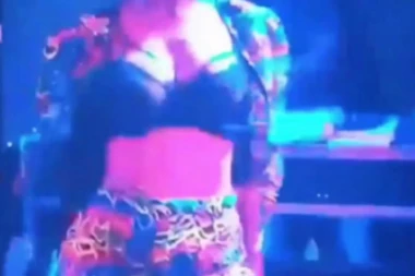 Kockareva nastupila u sado-mazo izdanju: Kija golim grudima mlatila pred decom!