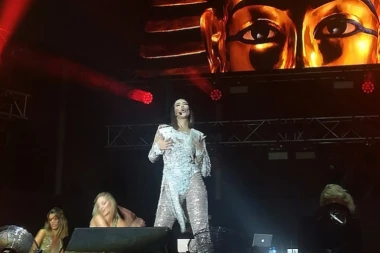 (VIDEO) Katarina Grujić doživela peh na "Music week" festivalu: Ovome se pevačica nije nadala!