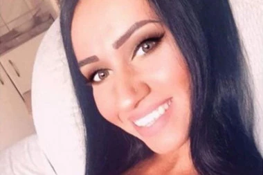 Pinkovu zvezdu pokušali da uvuku u auto, pa je udarili pesnicom u glavu: Prestravljena devojka doživela traumu!