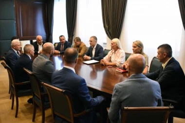 Nagrađeni policajci koji su rešili slučaj četvorostrukog ubistva u Jabukovcu