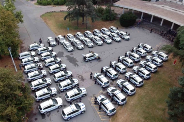 (FOTO) SVE ZA BOLJE USLOVE: Saobraćajna policija dobila 47 savremeno opremljenih vozila