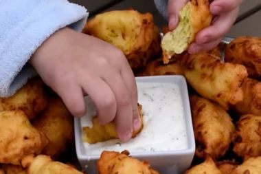 RECEPT ZA SLASNE UŠTIPKE OD TIKVICA I SIRA: Zdrav ručak za celu porodicu!