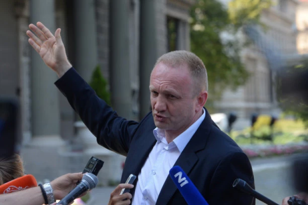 ĐILAS GUBI TLO POD NOGAMA! Lider SZS otvoreno napao Sema Fabricija: Ne žmuri EU na stanje u Srbiji, ti žmuriš!