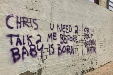 (FOTO) Napravio joj bebu i nestao, ona urnisala ceo grad grafitima koje mu je posvetila