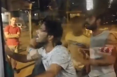 (VIDEO) Jezivo svedočenje očevica napada: Migranti su izgledali kao da hoće vozaču da prerežu grkljan