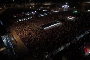 (FOTO) Spektakl na Ušću: Više od 80.000 ljudi slušalo koncert klasične muzike!