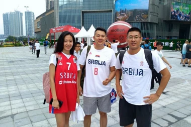 Cela Kina uz Orlove: Volimo vas zbog Peđe i Divca, prešli 1.400 km zbog Srbije! (VIDEO)