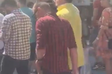 (ŠOK VIDEO) Đilasovi huligani napali novinare u centru Beograda