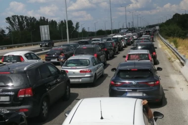 Na auto-putu ZASTOJ ZBOG UDESA u blizini aerodroma