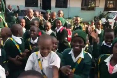 (VIDEO) Deca u Tanzaniji cepaju kolce kao da su iz Srbije
