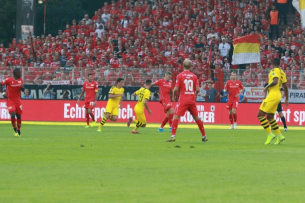 PLEMENITO: Fudbaleri Union Berlina odrekli se plata da bi sačuvali klub