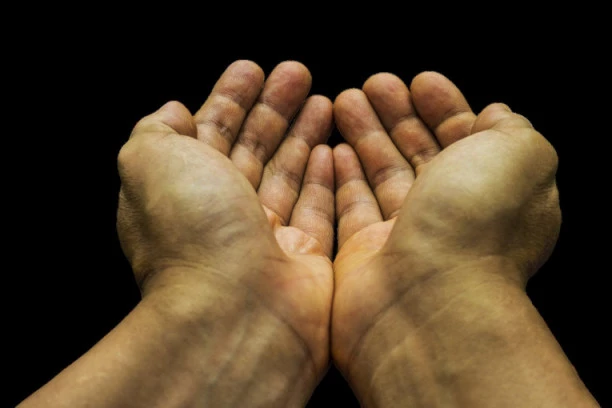 UŽAS! JEDNOGODIŠNJU BEBU I ĆERKICU TERALA DA PROSE! Majka-monstrum uhapšena zbog TRGOVINE SOPSTVENOM DECOM!