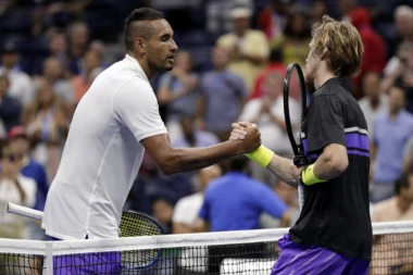 Rus održao lekciju tenisa i ponašanja Kirjosu!