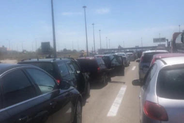 (FOTO) Pakao na granici sa Makedonijom: Pao sistem, čeka se 4 sata!