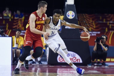 Od Crnogoraca posle Grka ostali samo dugmići, Litvanci se iživljavali nad Senegalom!