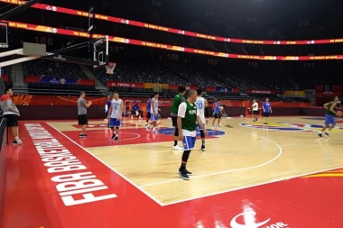 (FOTO/VIDEO) Filipini trenirali pred Srbiju: Bivši NBA as preti "orlovima!"