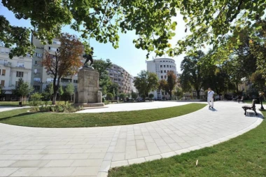 (FOTO) Završeni radovi: Pogledajte kako sada izgledaju Topličin venac i Park vojvode Vuka