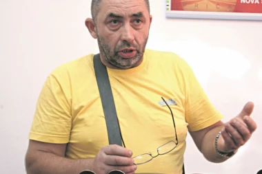 Političari u panici! Ratni veteran ima još dva telefona sa spiskom klijenata njegove žene