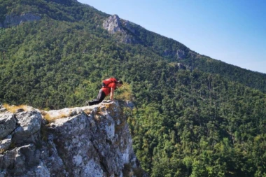 AKCIJA SPASAVANJA KOD BORA: Izgubilo se 18 ljudi u Velikom kršu! Zna se da li ima povređenih